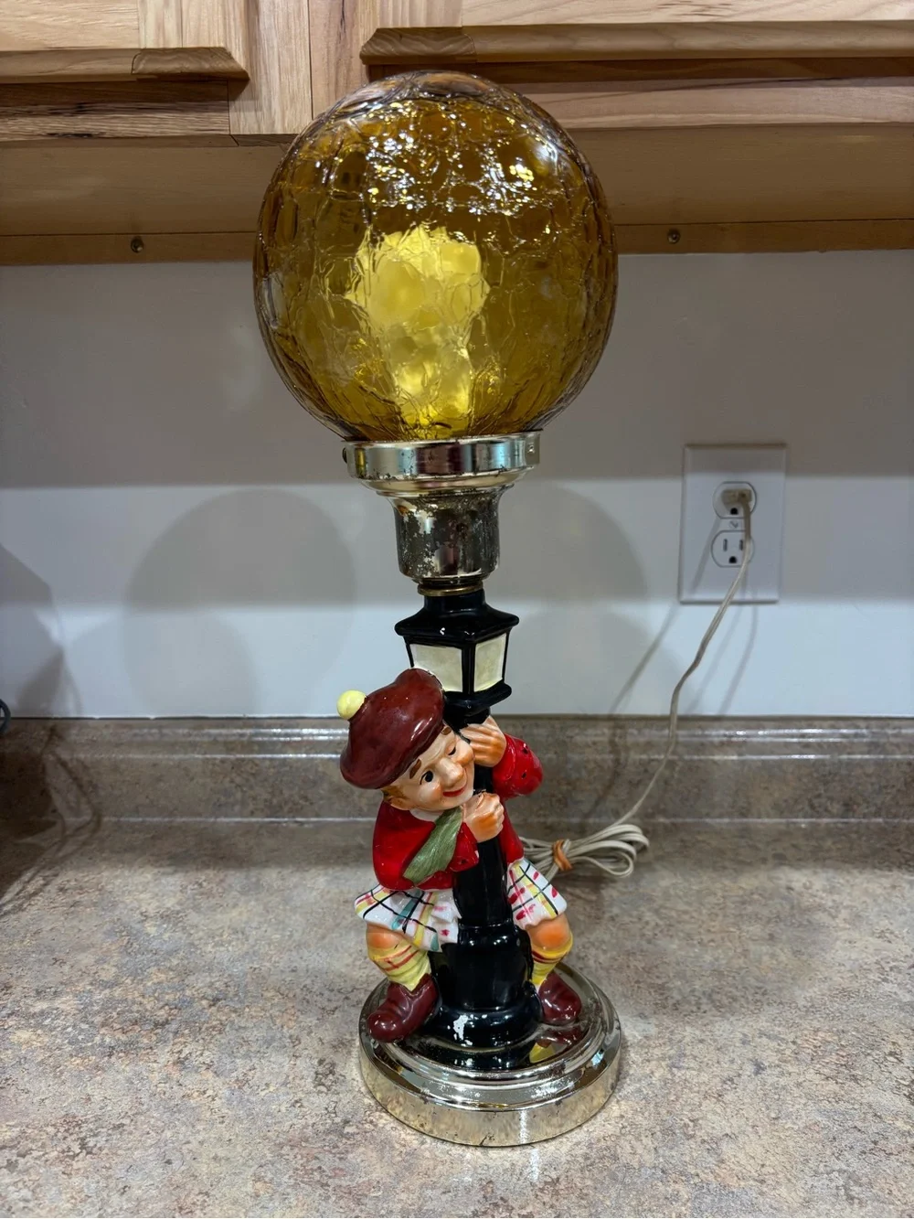 Vintage 1950s Drunken Scotsman on Lamp Post amber glass globe lamp Scottish